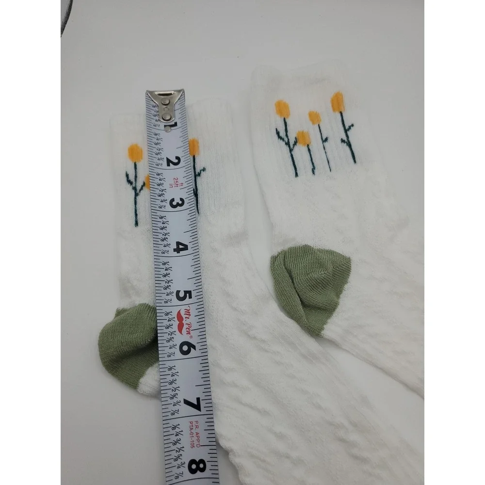 NEW 5 Pairs of Women's White Floral Ankle Socks